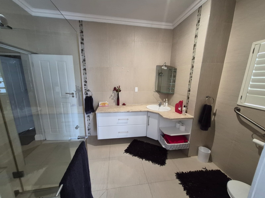 3 Bedroom Property for Sale in Boggomsbaai Western Cape